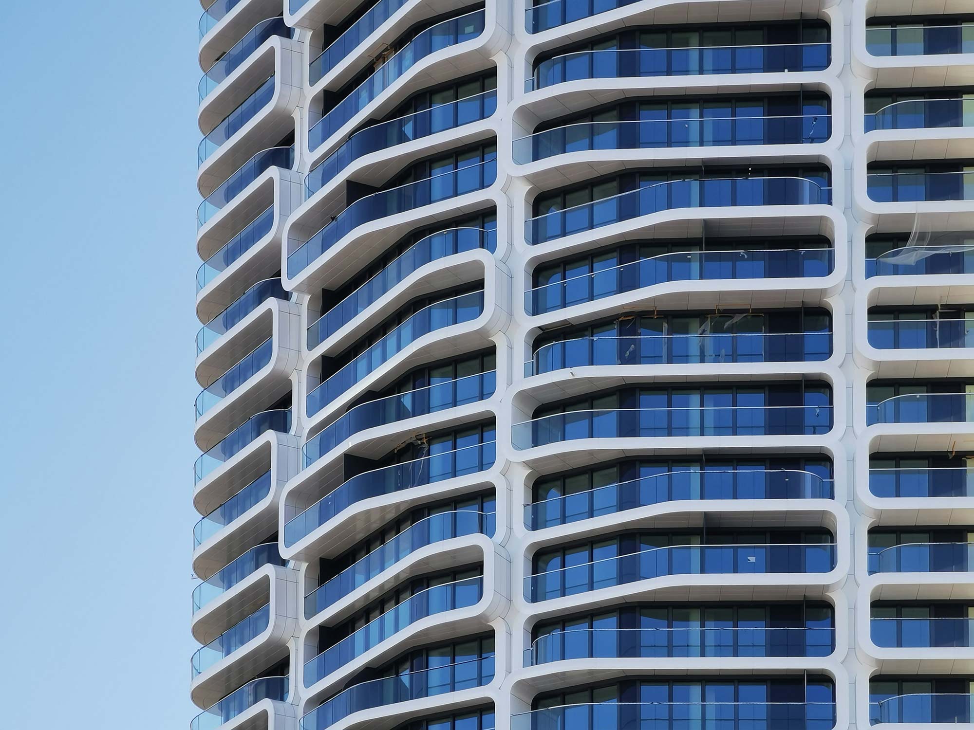 Frankfurt Grandtower - Balconies - Facade - Apartments to rent - Residential apartments Frankfurt in highrise with views