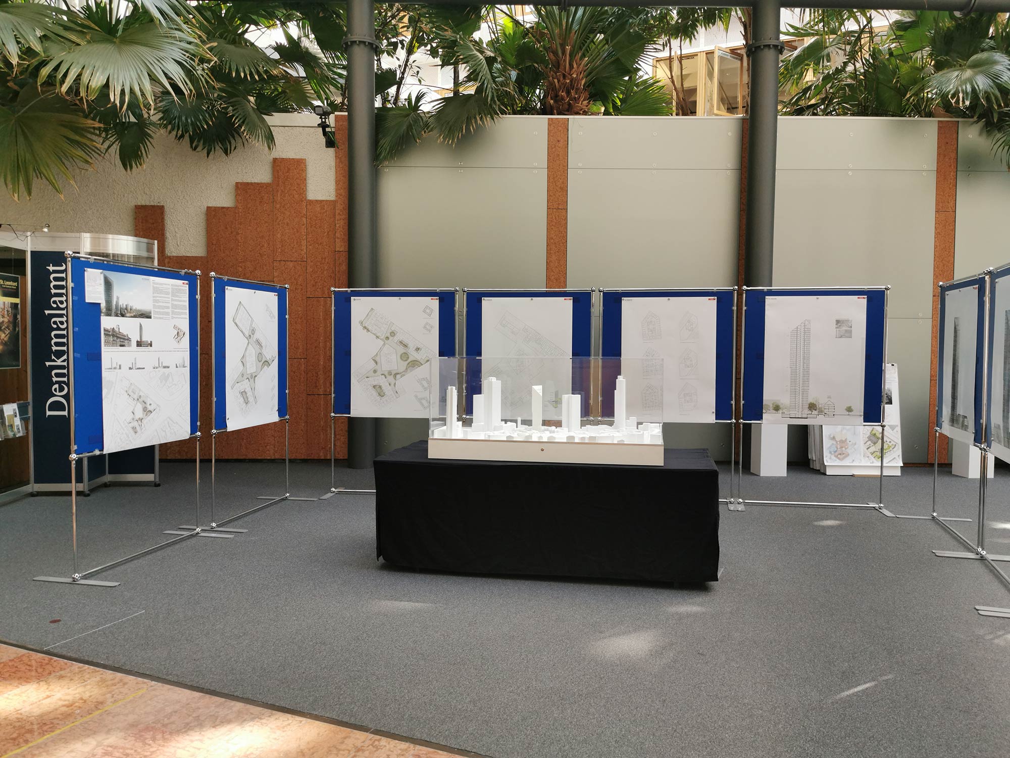 Frankfurt City Planning Office - exhibition space in the atrium