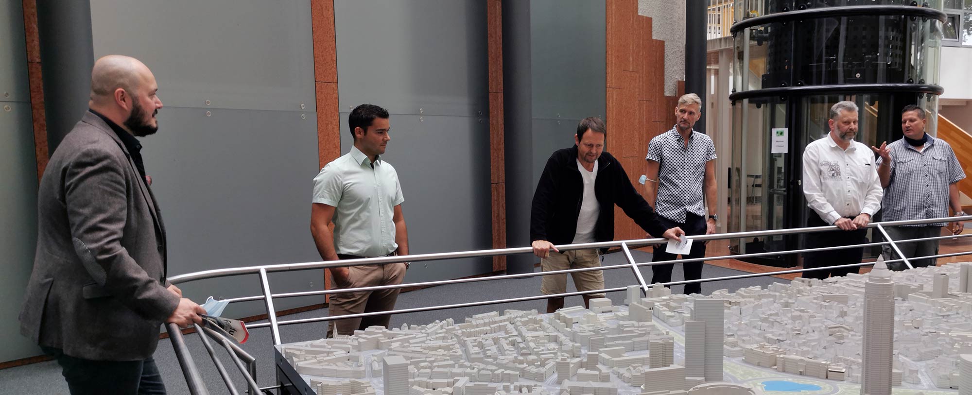 Meetup architecture Frankfurt - real estate Frankfurt meeting - SKYLINE LUNCH