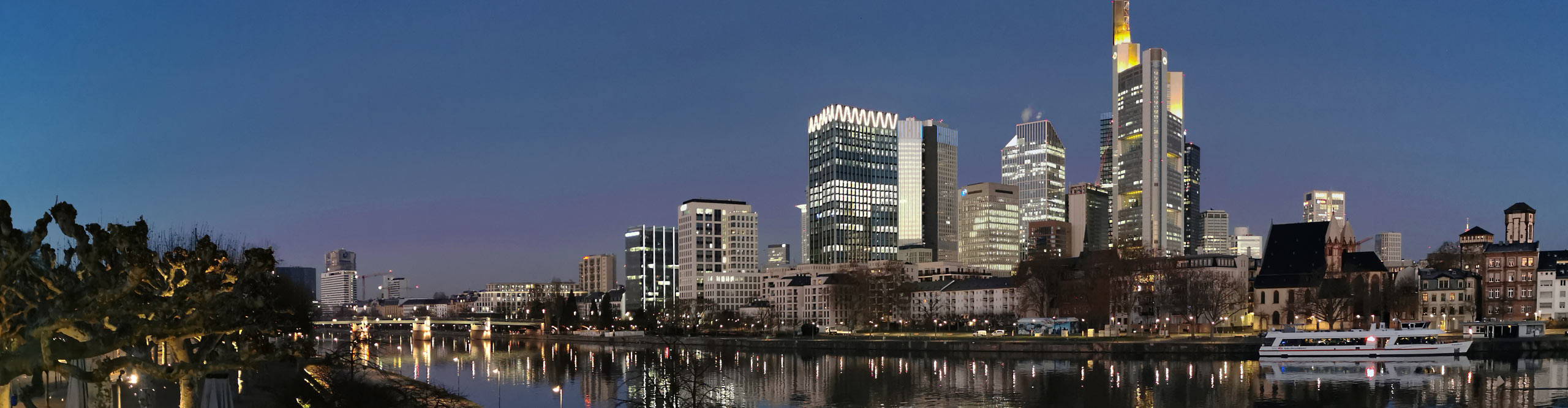 Best photo locations for Instagram or Facebook or Twitter - Frankfurt Instagram Tips - Blogging Tips Frankfurt - Vlogging Frankfurt