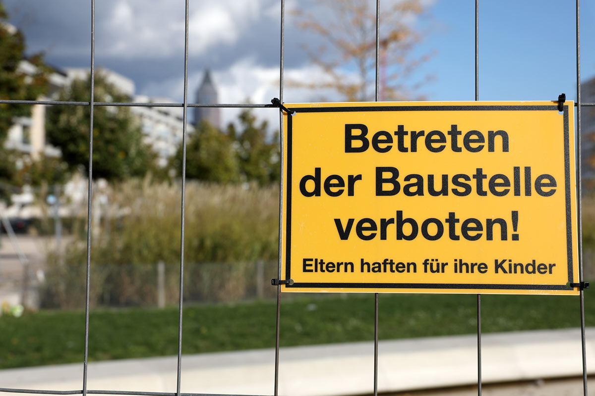 Betreten der Baustelle verboten - Do not enter construction site