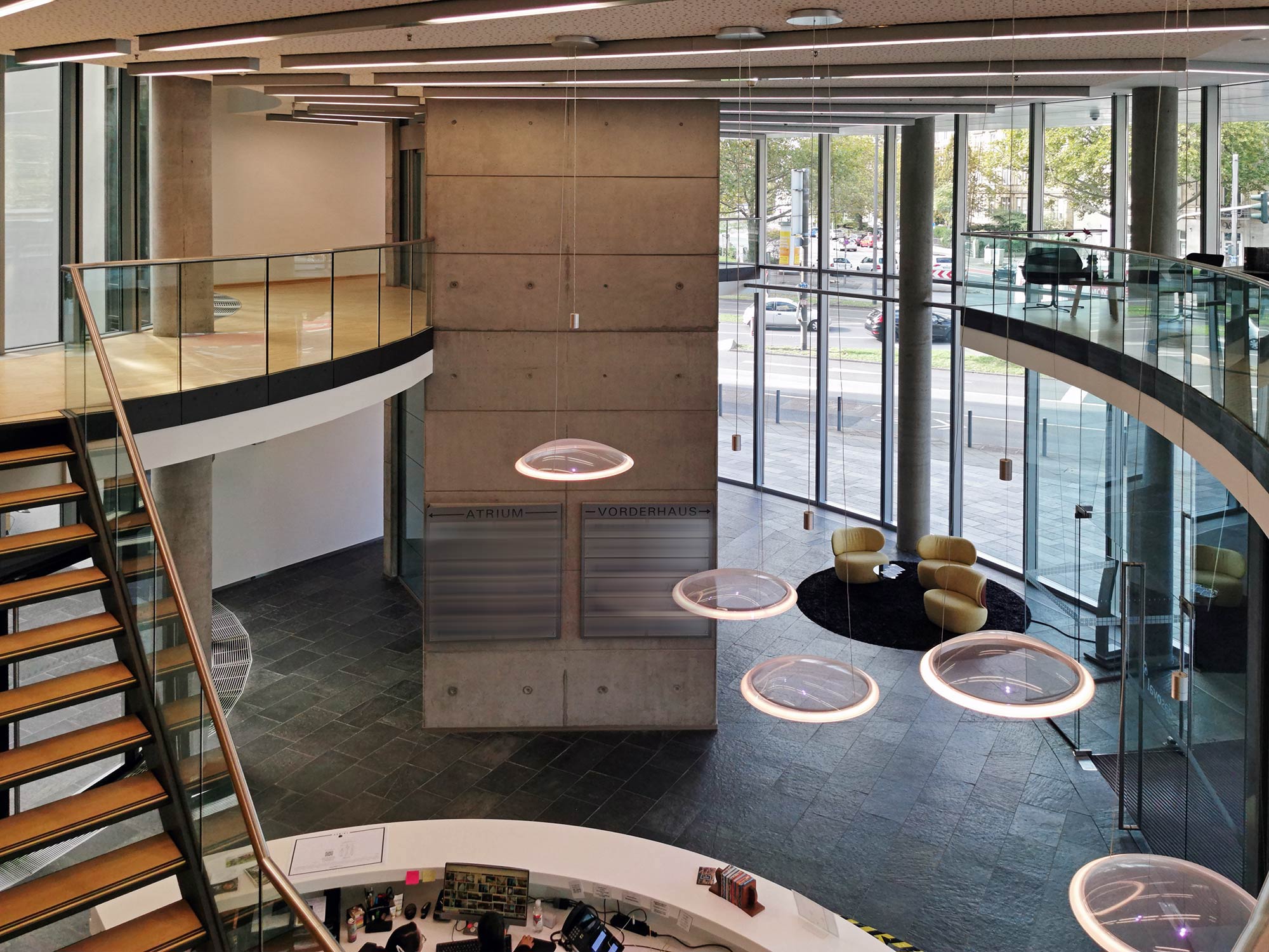 Oval am Basler Platz - entrance area - coworking Frankfurt - Tribes Central Station Frankfurt
