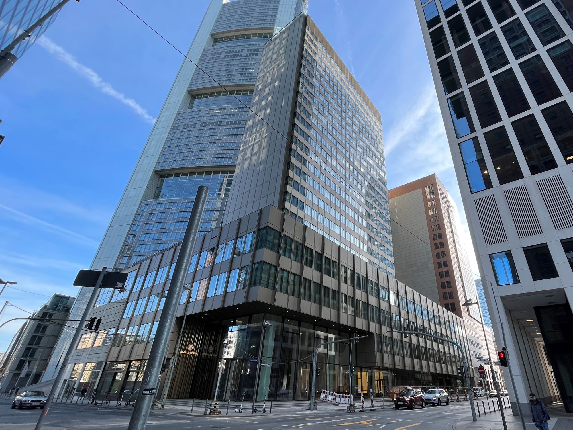 global-tower-frankfurt-financial-district-front-2022