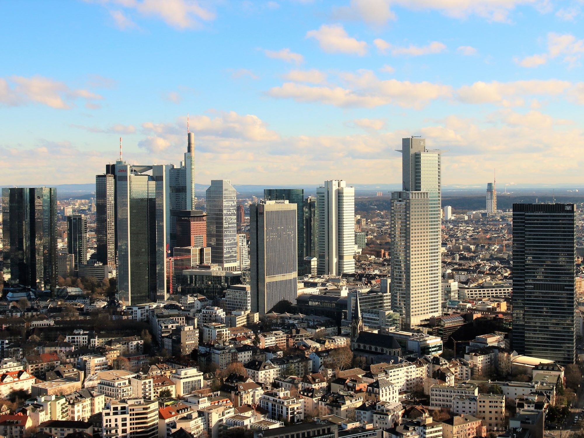 skyline-frankfurt-data-center-boom