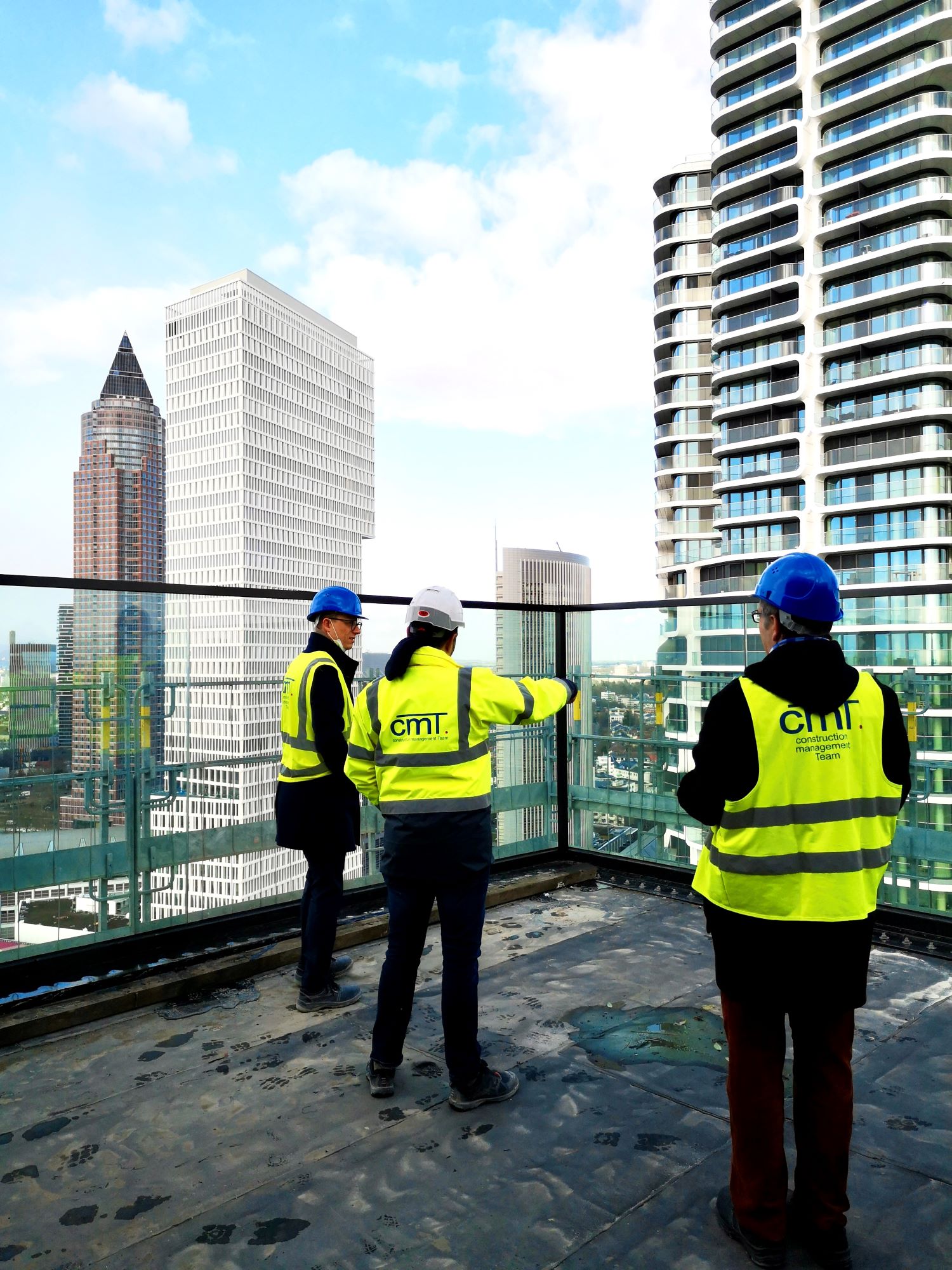roof-terrace-eden-tower-frankfurt-skyline