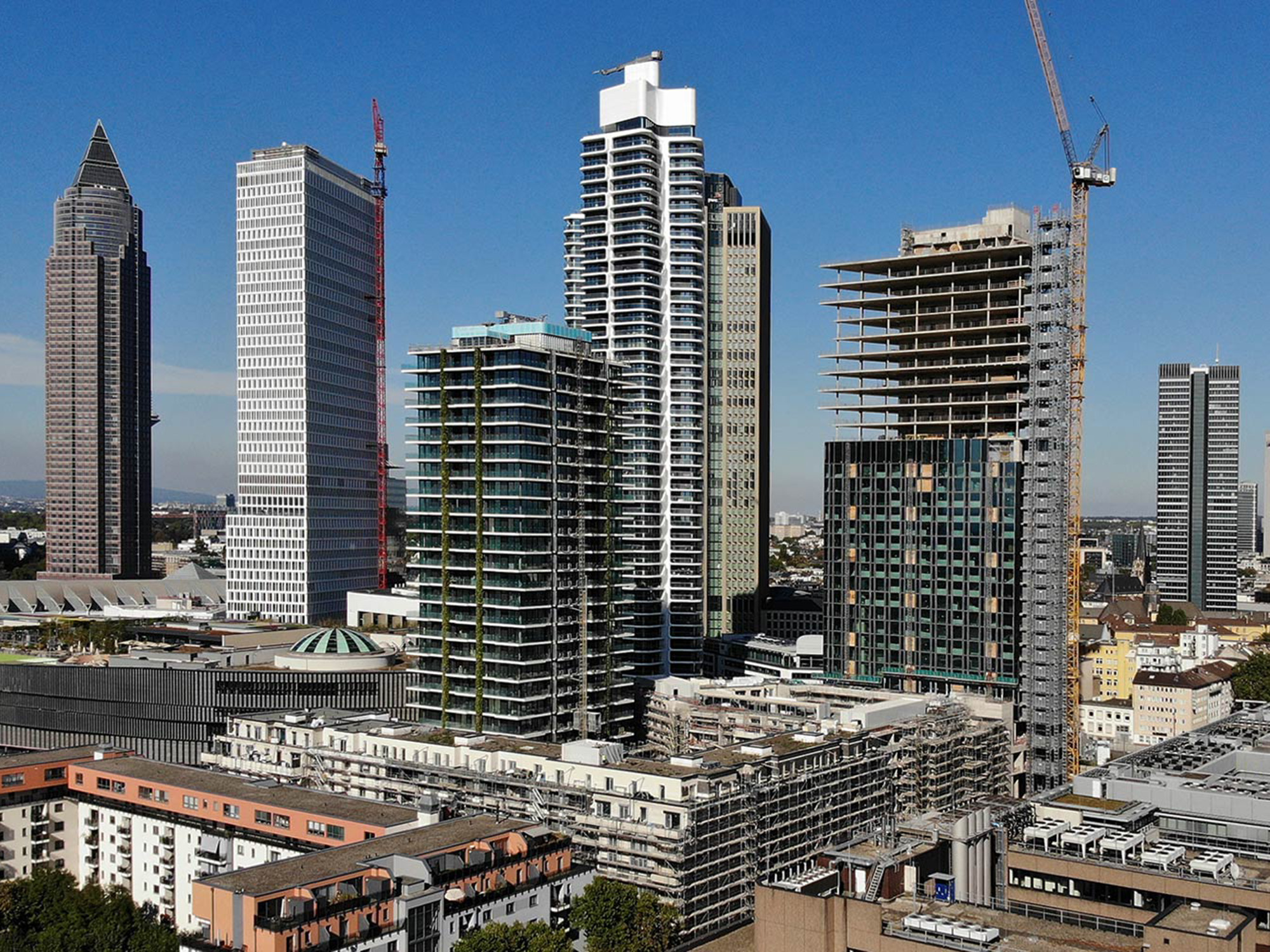 frankfurt-skyline-europaviertel-luftbild-hochhäuser-2021