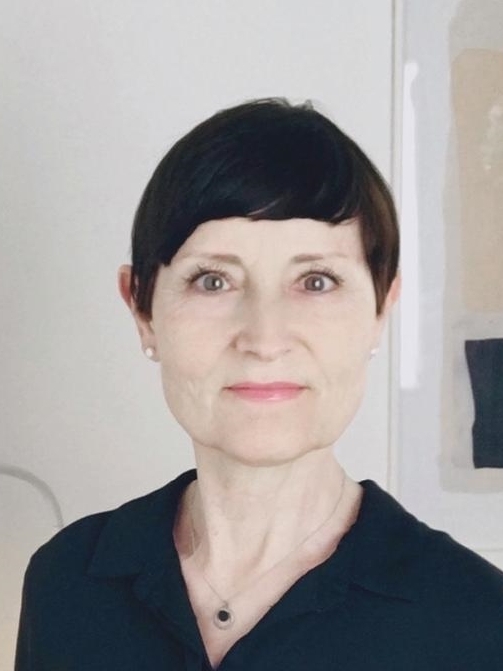 Graublau-schwarzes Blog-Banner Tag der Deutschen Einheit Deutschland vereint ute-latzke-portrait-interview-kommunikation.-2022