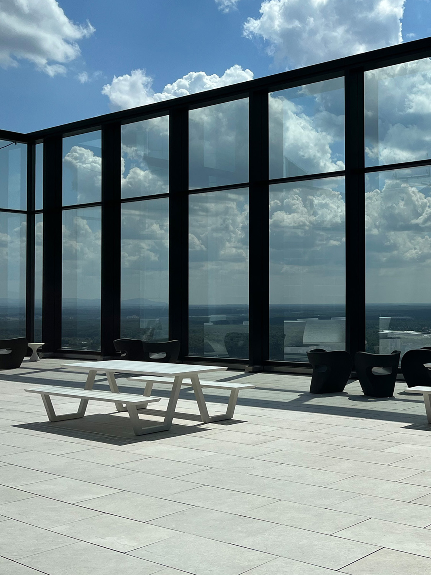 Omniturm-Obergeschoss-Dachterrasse
