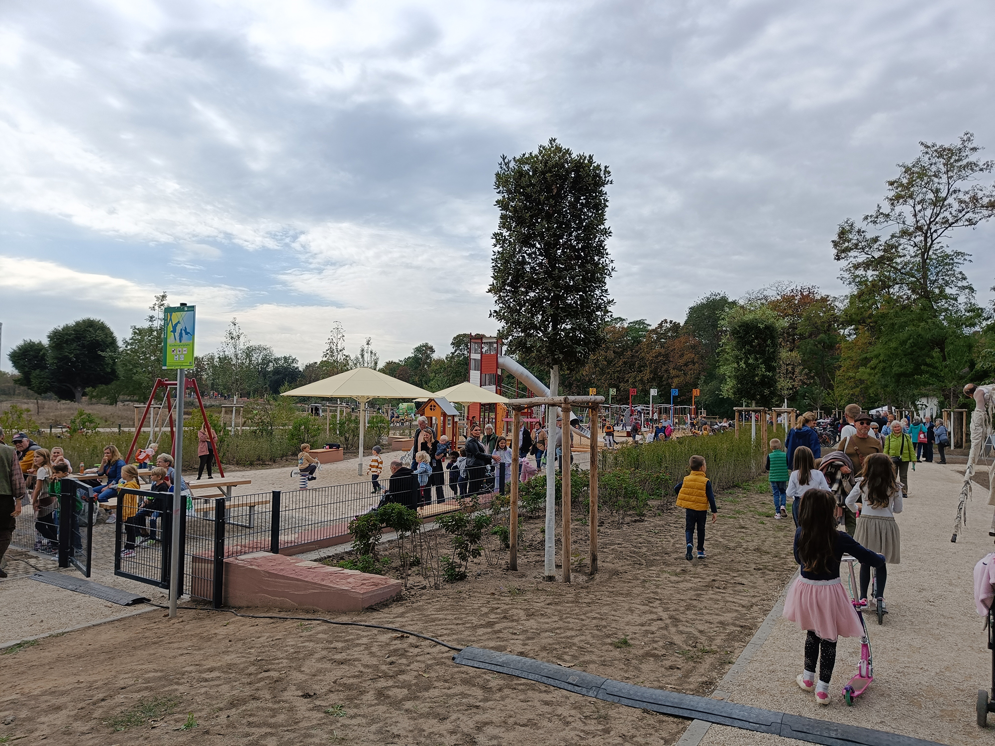 Rennbahn-Park-Spielplatz-Eröffnung