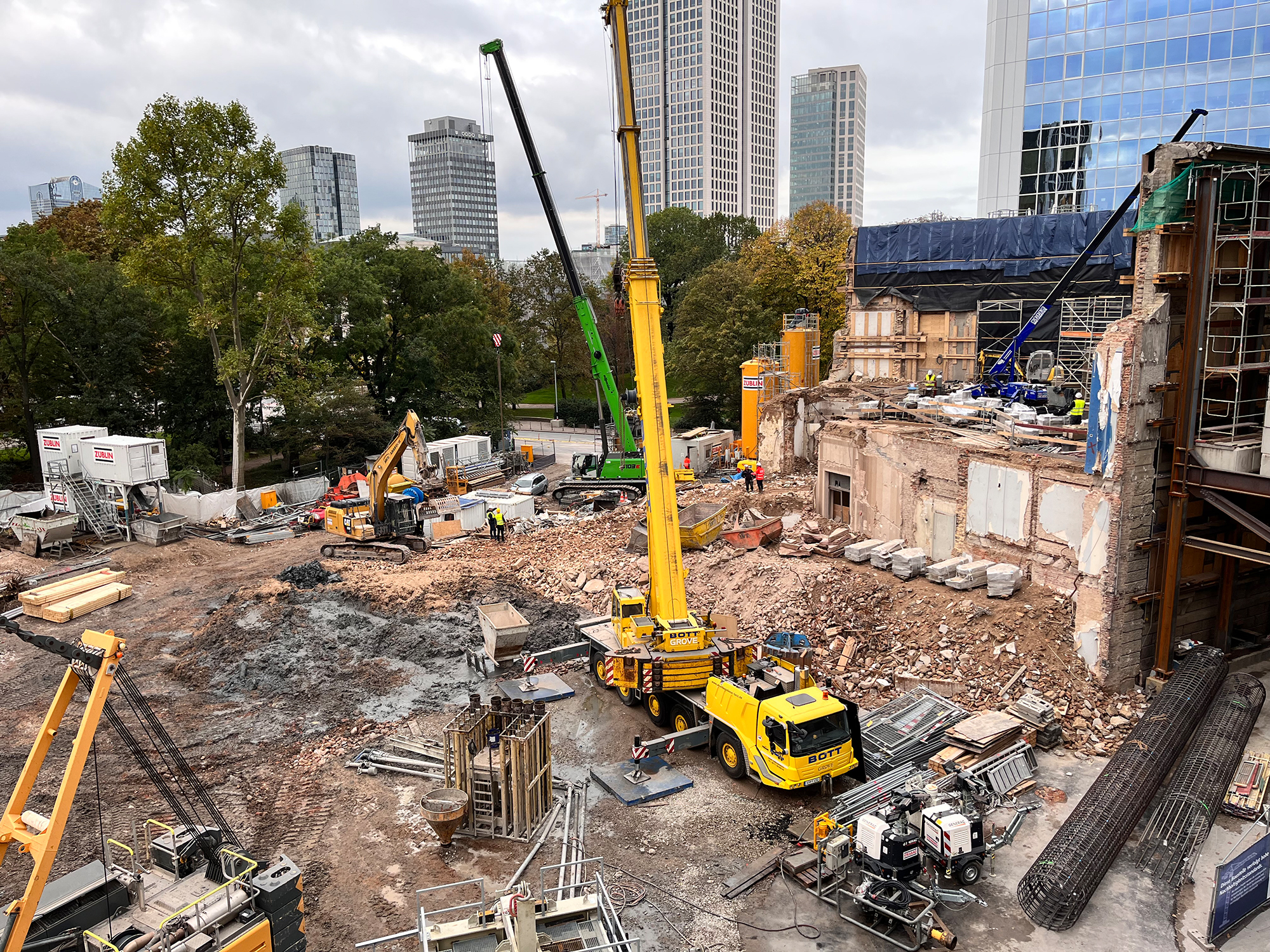 Central - Business - Tower - Baustelle - Gesamtansicht - Rotunde - Bankenviertel