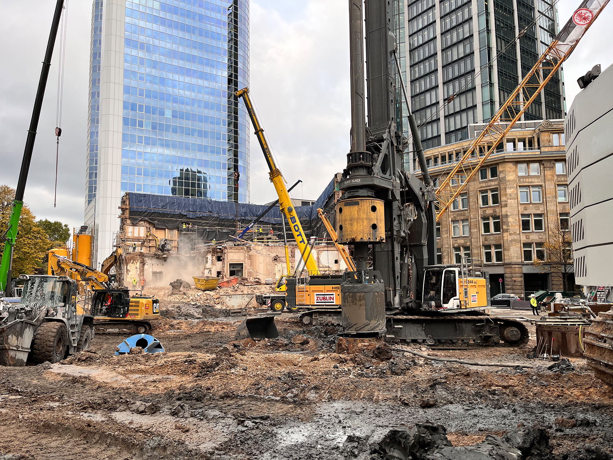 Central - Business - Tower - Bankenviertel - Baustellenbegehung - Abriss